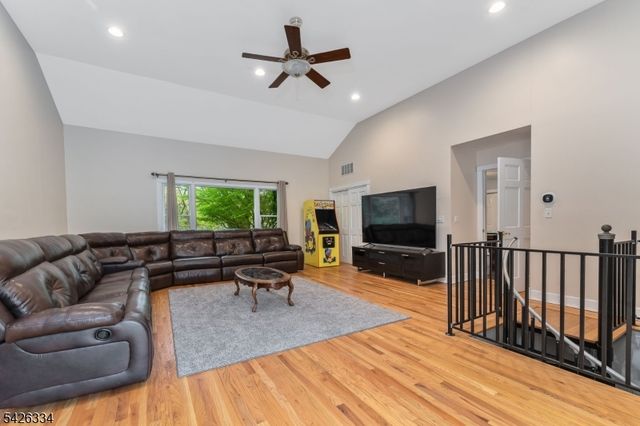 46 Sutton Rd, Tewksbury Twp., NJ 08833