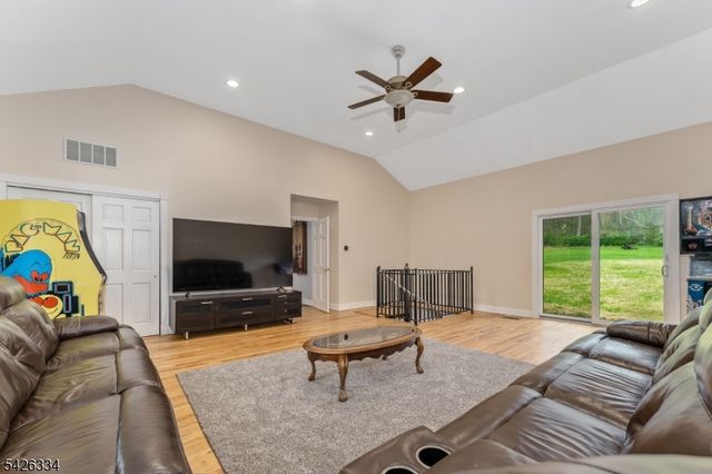 46 Sutton Rd, Tewksbury Twp., NJ 08833