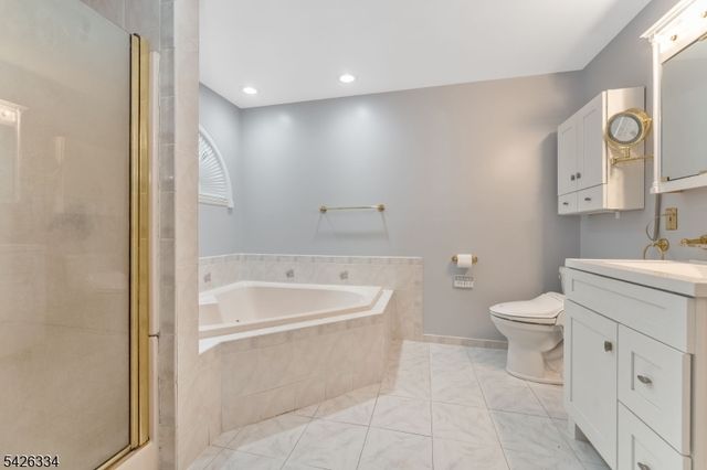 46 Sutton Rd, Tewksbury Twp., NJ 08833