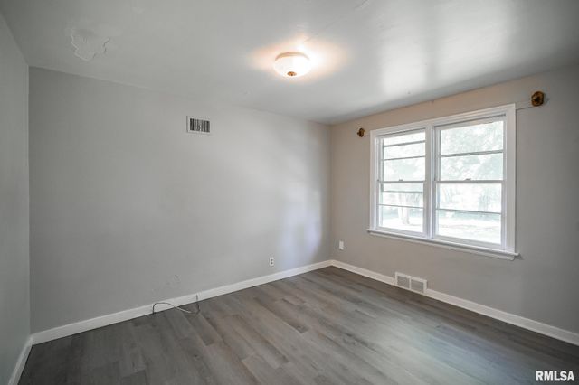 817 W RIDGE Road, Peoria, IL 61614