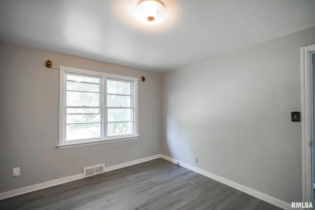 817 W RIDGE Road, Peoria, IL 61614