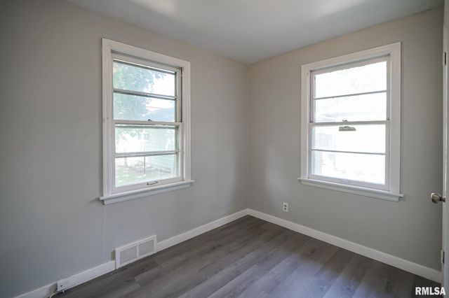 817 W RIDGE Road, Peoria, IL 61614