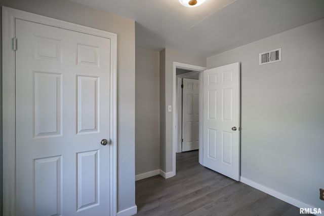 817 W RIDGE Road, Peoria, IL 61614