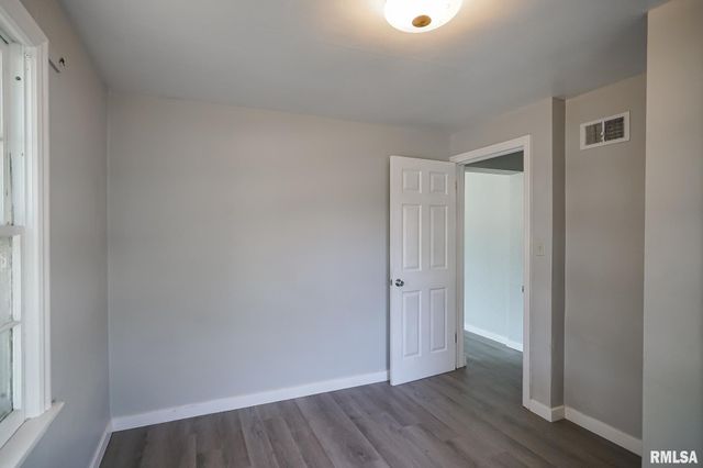 817 W RIDGE Road, Peoria, IL 61614