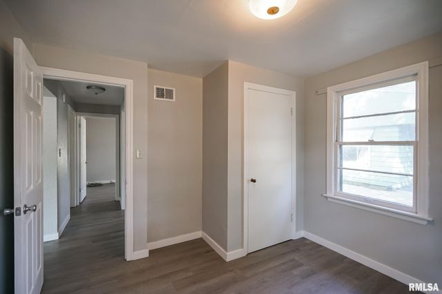 817 W RIDGE Road, Peoria, IL 61614