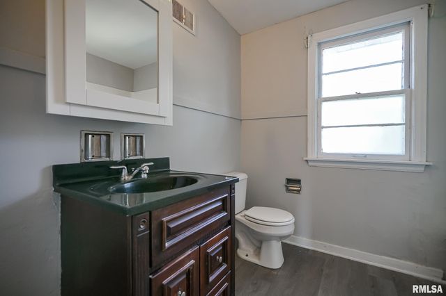 817 W RIDGE Road, Peoria, IL 61614