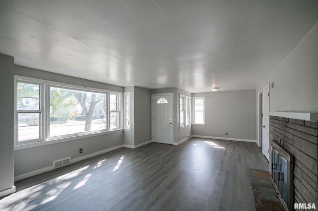 817 W RIDGE Road, Peoria, IL 61614