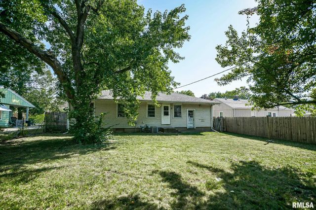 817 W RIDGE Road, Peoria, IL 61614