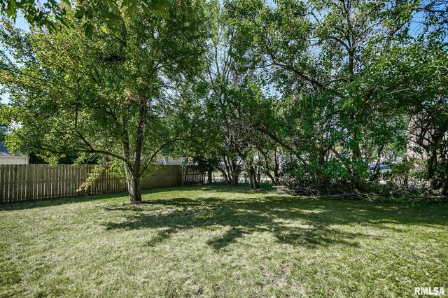 817 W RIDGE Road, Peoria, IL 61614