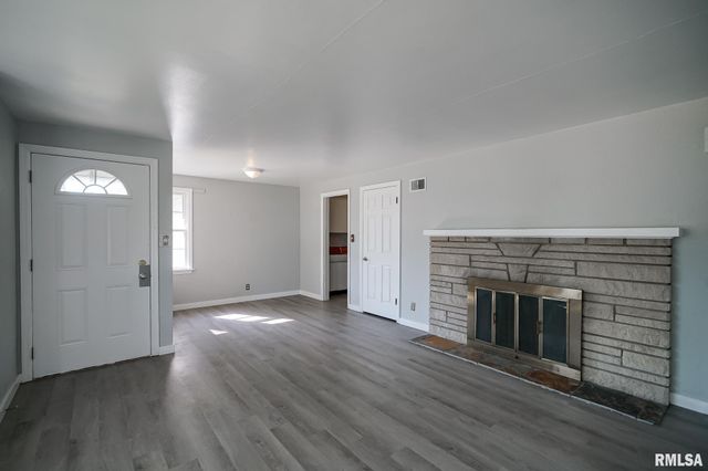 817 W RIDGE Road, Peoria, IL 61614