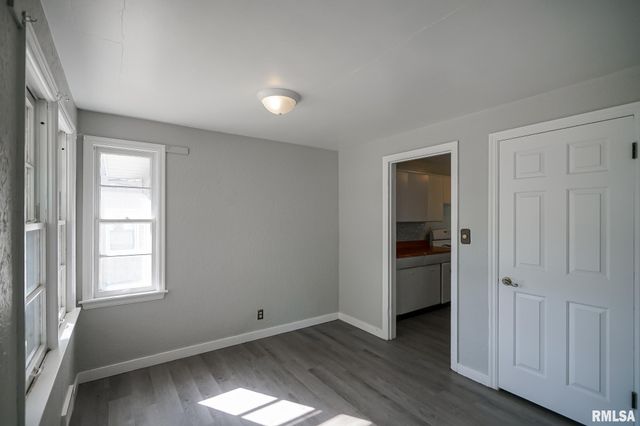 817 W RIDGE Road, Peoria, IL 61614