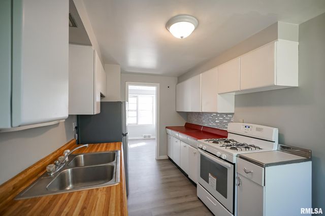 817 W RIDGE Road, Peoria, IL 61614