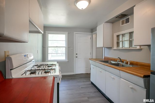 817 W RIDGE Road, Peoria, IL 61614