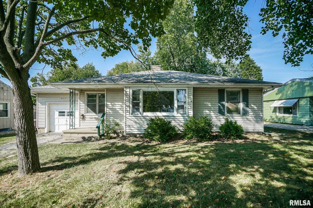 817 W RIDGE Road, Peoria, IL 61614