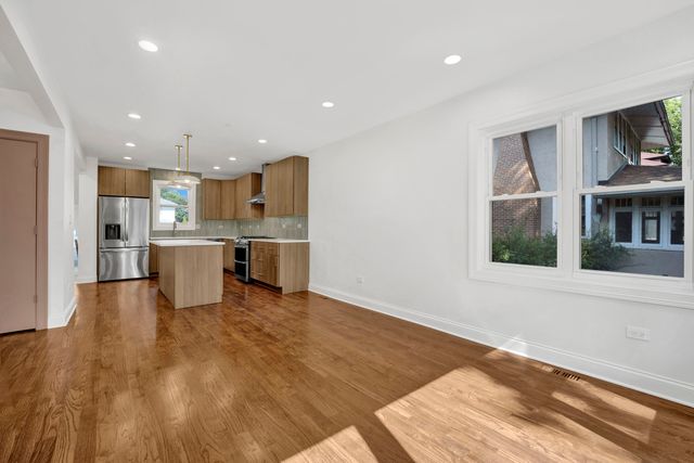 837 S Humphrey Avenue, Oak Park, IL 60304