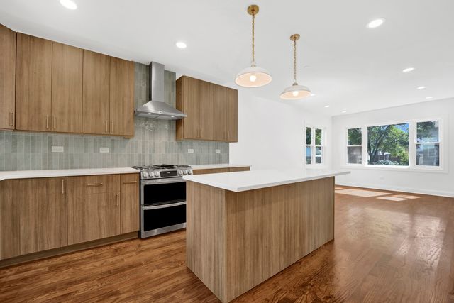 837 S Humphrey Avenue, Oak Park, IL 60304