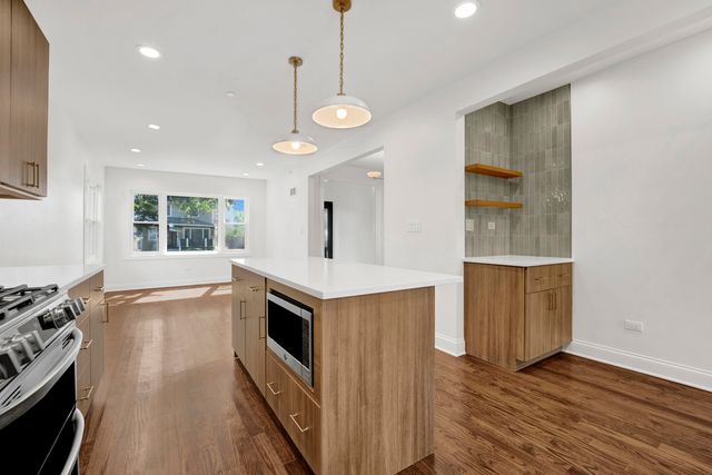 837 S Humphrey Avenue, Oak Park, IL 60304