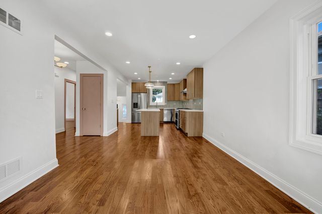 837 S Humphrey Avenue, Oak Park, IL 60304