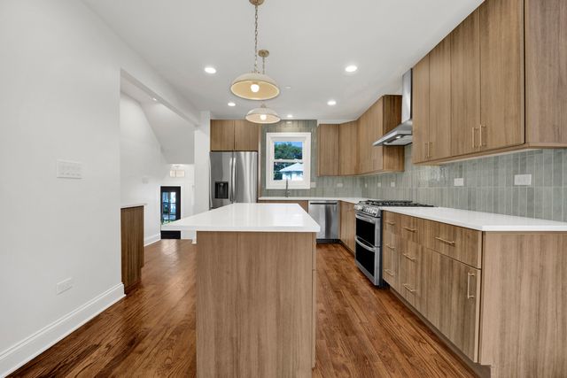 837 S Humphrey Avenue, Oak Park, IL 60304