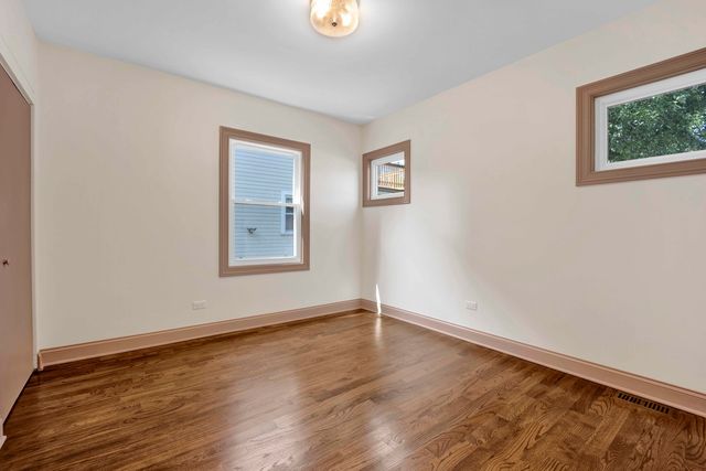 837 S Humphrey Avenue, Oak Park, IL 60304