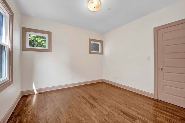 837 S Humphrey Avenue, Oak Park, IL 60304