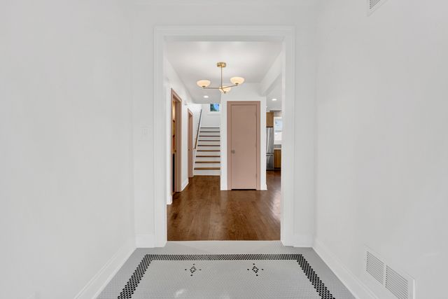 837 S Humphrey Avenue, Oak Park, IL 60304