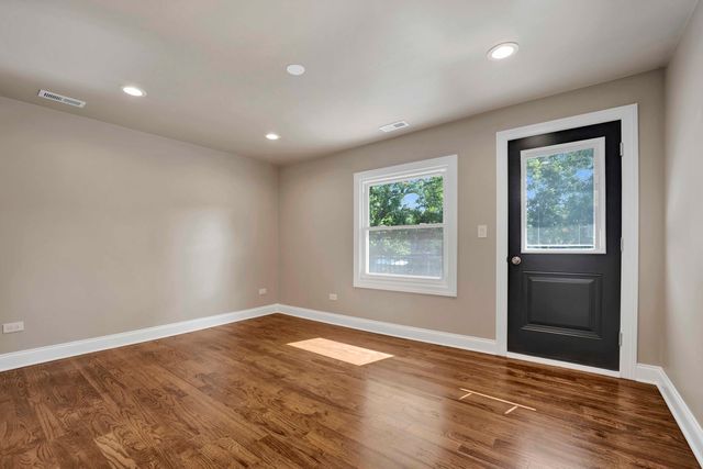 837 S Humphrey Avenue, Oak Park, IL 60304