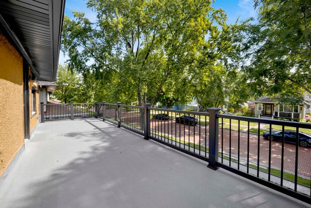 837 S Humphrey Avenue, Oak Park, IL 60304