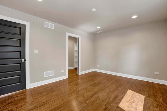 837 S Humphrey Avenue, Oak Park, IL 60304