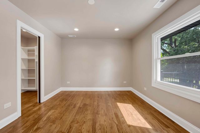 837 S Humphrey Avenue, Oak Park, IL 60304