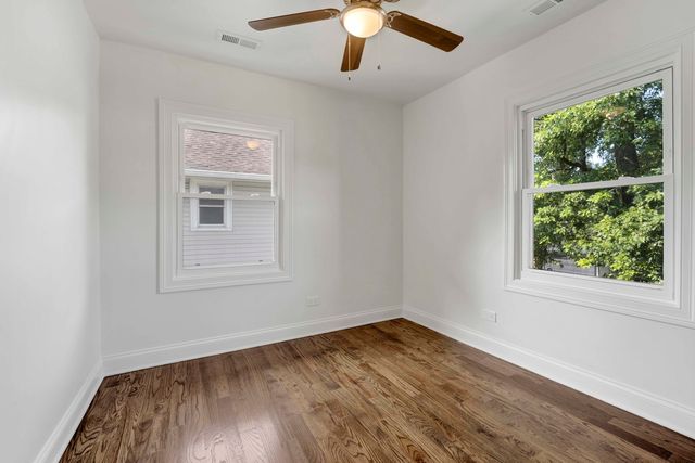 837 S Humphrey Avenue, Oak Park, IL 60304