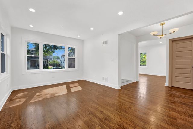 837 S Humphrey Avenue, Oak Park, IL 60304
