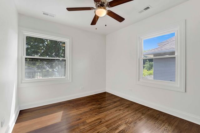 837 S Humphrey Avenue, Oak Park, IL 60304
