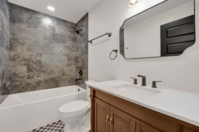 837 S Humphrey Avenue, Oak Park, IL 60304
