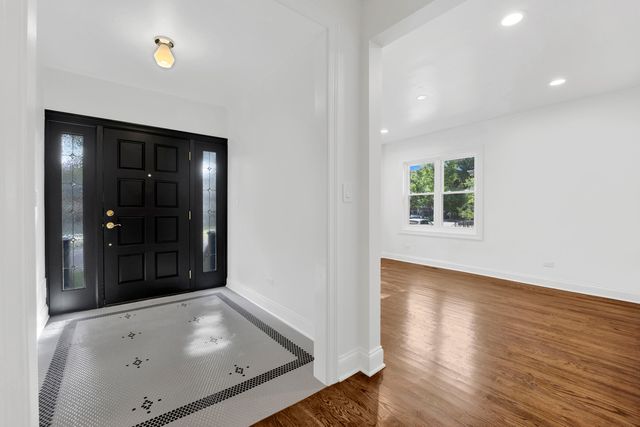 837 S Humphrey Avenue, Oak Park, IL 60304