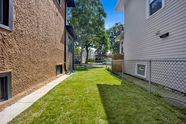 837 S Humphrey Avenue, Oak Park, IL 60304