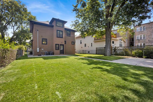 837 S Humphrey Avenue, Oak Park, IL 60304
