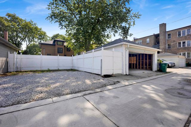 837 S Humphrey Avenue, Oak Park, IL 60304