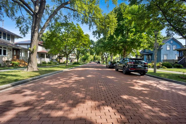 837 S Humphrey Avenue, Oak Park, IL 60304
