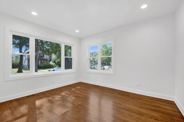 837 S Humphrey Avenue, Oak Park, IL 60304