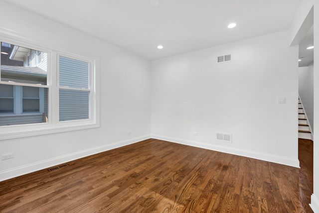 837 S Humphrey Avenue, Oak Park, IL 60304