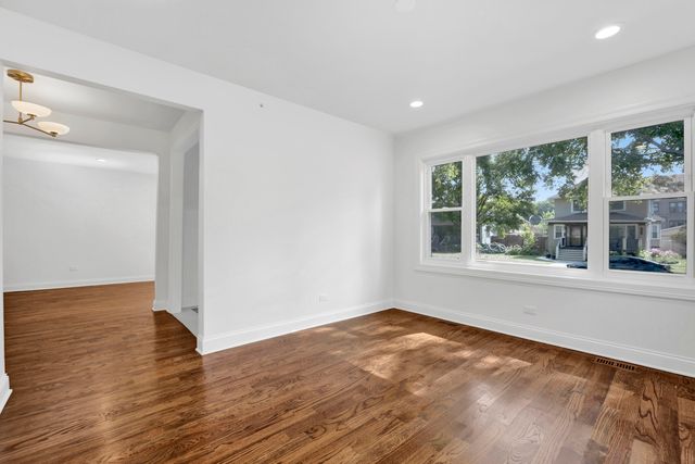 837 S Humphrey Avenue, Oak Park, IL 60304