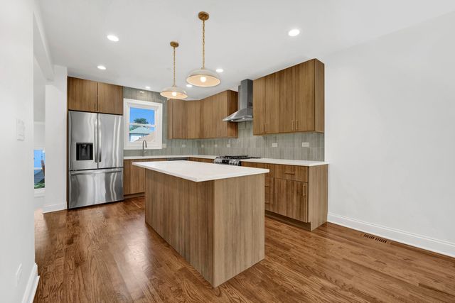 837 S Humphrey Avenue, Oak Park, IL 60304