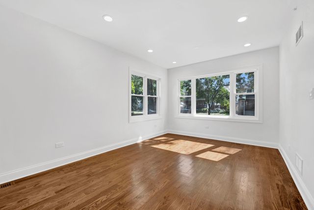 837 S Humphrey Avenue, Oak Park, IL 60304