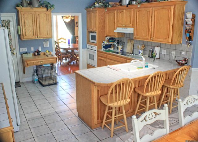 10075 Summerfield Dr, Denham Springs, LA 70726