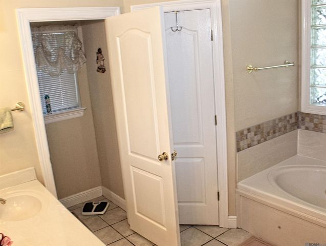 10075 Summerfield Dr, Denham Springs, LA 70726