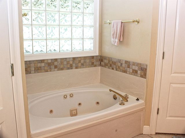 10075 Summerfield Dr, Denham Springs, LA 70726