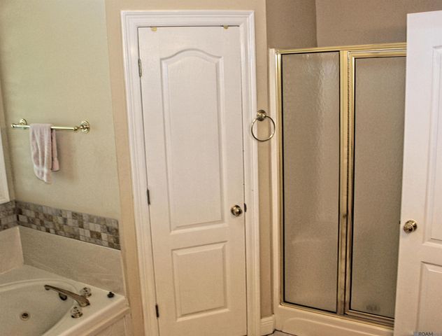 10075 Summerfield Dr, Denham Springs, LA 70726