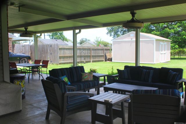 10075 Summerfield Dr, Denham Springs, LA 70726