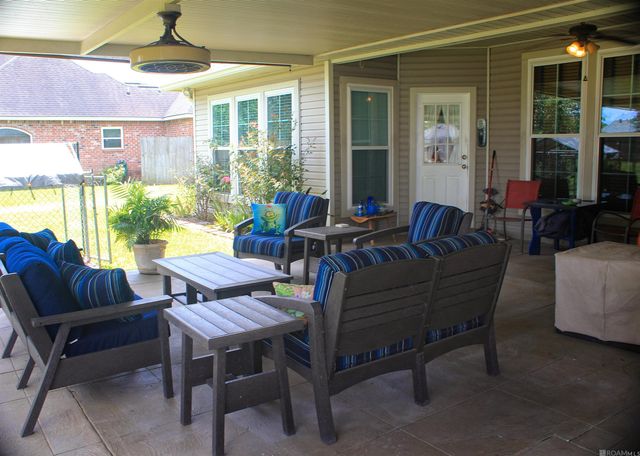 10075 Summerfield Dr, Denham Springs, LA 70726